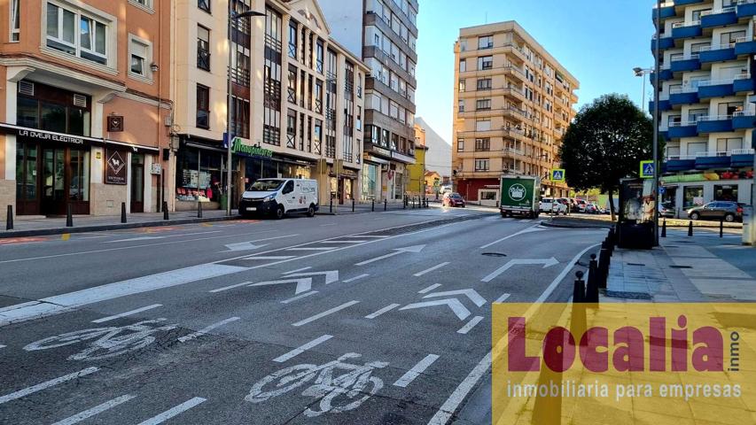 Local con excelente ubicación en Torrelavega photo 0