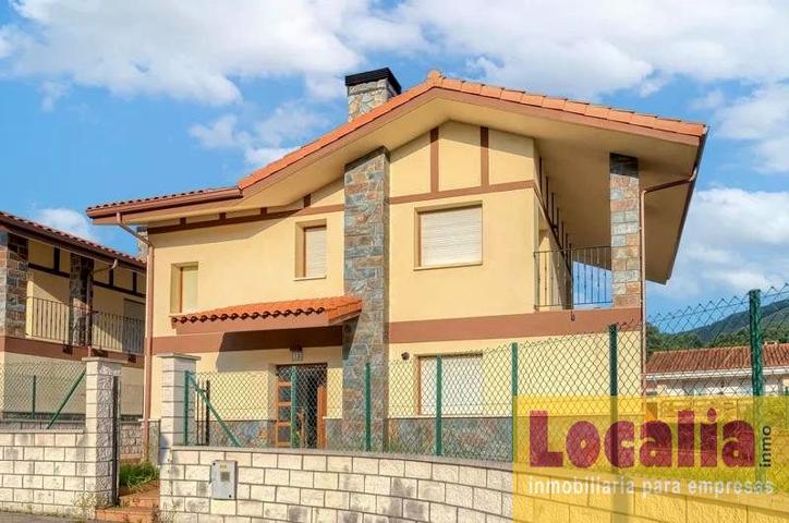 Chalet independiente en venta. Castro Urdiales photo 0