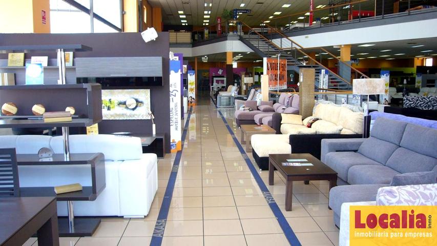 Alquiler de extensa nave comercial en Santander photo 0
