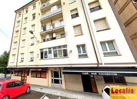 Atractivo y amplio local comercial en Santander. photo 0