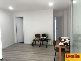 Atractivo local comercial en venta, Torrelavega. photo 0