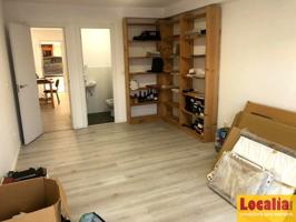 Atractivo local comercial en venta, Torrelavega. photo 0