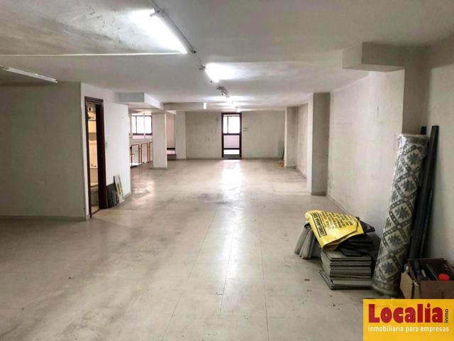 Amplio local en alquiler o venta, Torrelavega photo 0