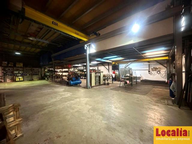 Nave industrial con oficinas en Santander 822m² photo 0