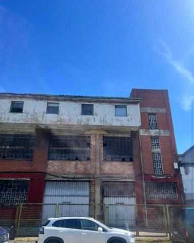 Nave industrial 2240m2 para reformar en Maliaño photo 0