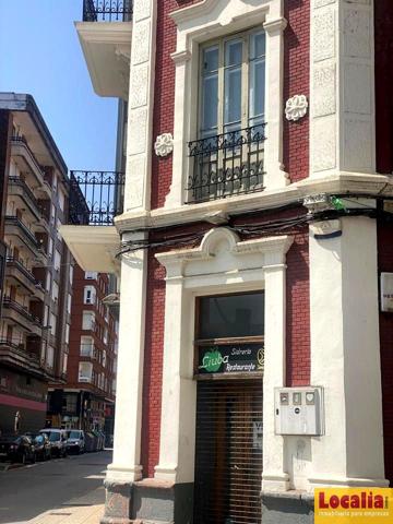 Amplio y centrico Local en Torrelavega photo 0