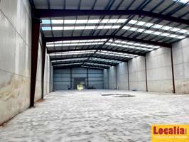 Extensa nave industrial en Corrales de Buelna photo 0