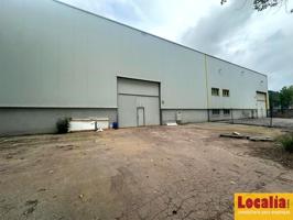 Extensa nave industrial en Corrales de Buelna photo 0