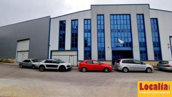 Espectacular nave con oficinas en Camargo. photo 0