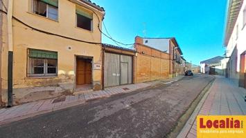 Casa de pueblo en Paredes de Nava, Palencia photo 0