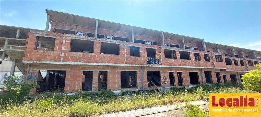 Obra parada de 73 viviendas en Valdefresno, León photo 0