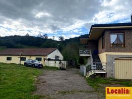 Amplia finca con chalet y anexos en Hazas de Cesto photo 0