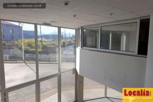 Venta de locales contiguos y céntricos en Maliaño photo 0