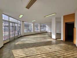 Se Vende Local Comercial a Reformar en La Sagrada Familia photo 0