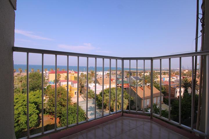 Piso de dos dormitorios en playa Malvarrosa. photo 0