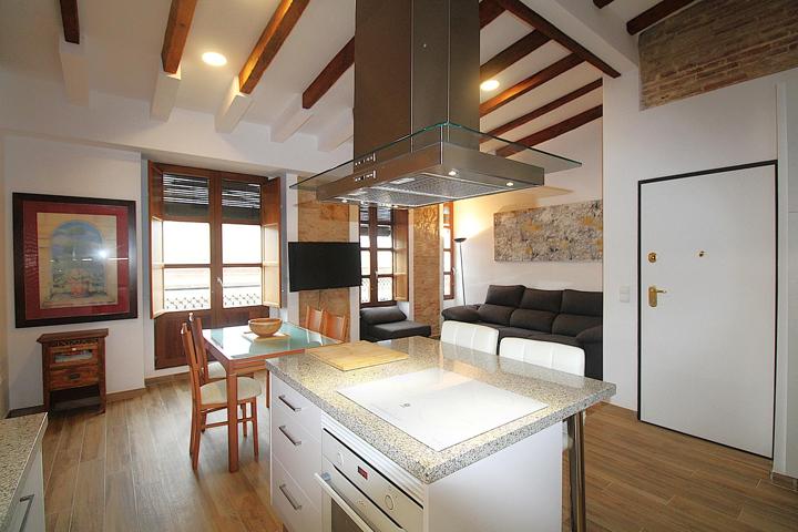 Piso en pleno centro de Valencia, amueblado, de dos dormitorios y dos baños. photo 0