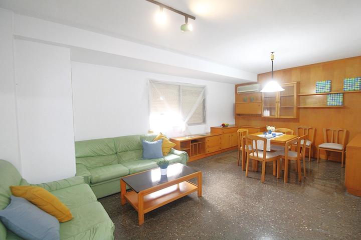 Piso de cuatro dormitorios y dos baños junto a General Avilés. photo 0