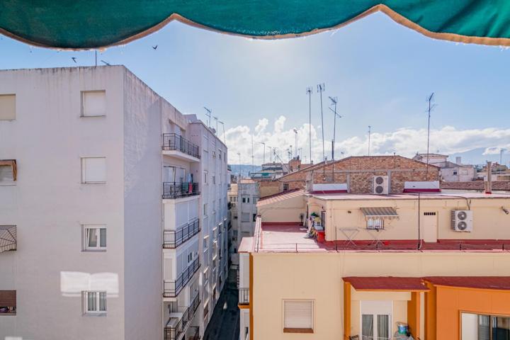 🏡 Donde la Elegancia Se Encuentra con la Ciudad 💼 Piso Premium en Zona de Alta Demanda de Granada photo 0