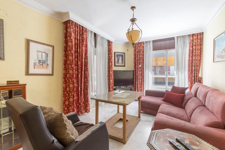 FANTÁSTICO PISO EN GRANADA, ZONA AVDA. CONSTITUCIÓN CON GARAJE INCLUIDO !!!! photo 0