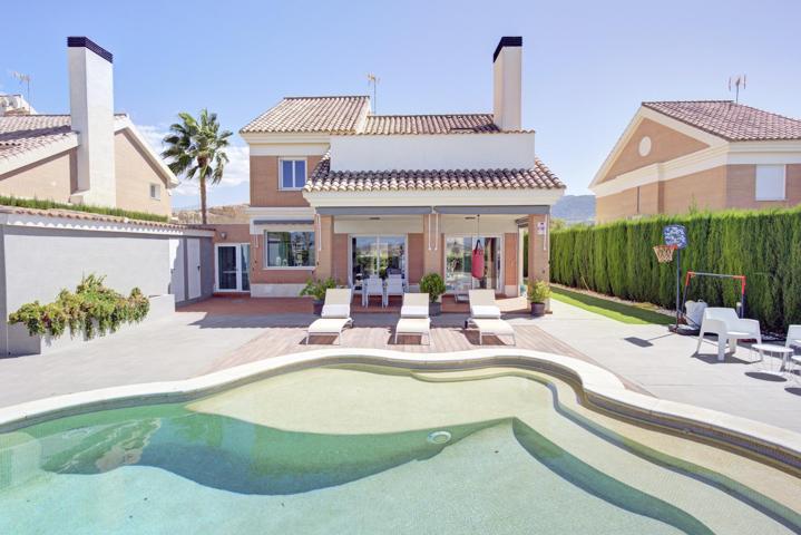 CHALET DE LUJO EN PRIMERA LINEA DE CAMPO DE GOLF photo 0