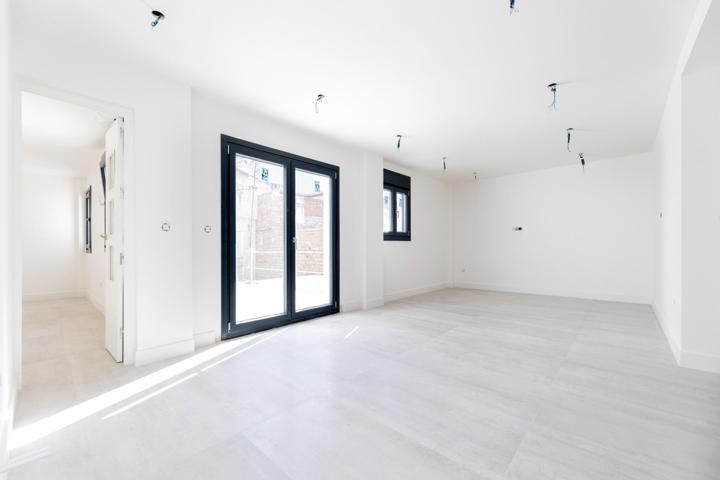 VIVIENDA A ESTRENAR Y MUY AMPLIA CON MAGNIFICOS ACABADOS photo 0