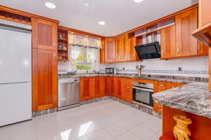 CASA PARA ENTRAR A VIVIR JUNTO AL POLIDEPORTIVO DE LOMALINDA EN LOS OGIJARES photo 0