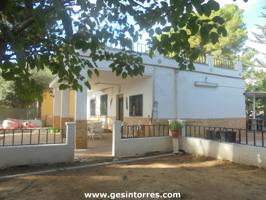 Chalet unifamiliar en venta en Chiva photo 0