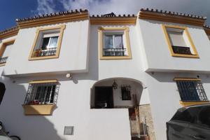 'Estilo y Confort en Marbella: Adosada con Espacios Amplios y Ubicación Privilegiada' photo 0