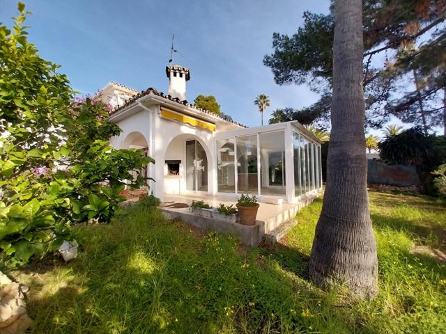 'Chalet independiente en venta!!! Vive con las mejores vistas al mar en el corazón de Calahonda!!' photo 0