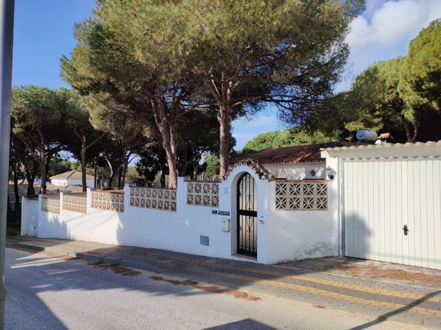 Oportunidad Única: Villa con Proyecto y Licencia en Exclusiva Urbanización de Golf photo 0