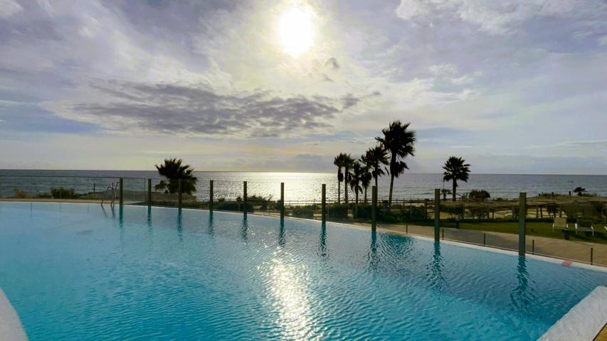 Exclusivo apartamento en The Edge Estepona – Lujo frente al mar photo 0