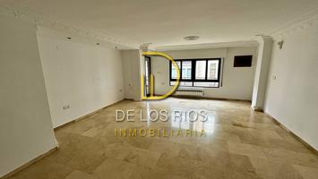 Apartamento en alquiler en Granada de 201 m2 photo 0