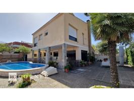 Casa con piscina en Can Bou y zona aparcamiento. Castelldefels. photo 0