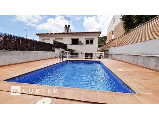 Casa pareada con piscina privada en Argentona. photo 0