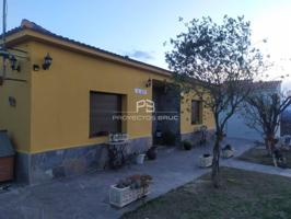 En Pont de Vilomara - Espectacular casa en una planta con gran parcela ajardinada, piscina y garaje - Alquiler photo 0