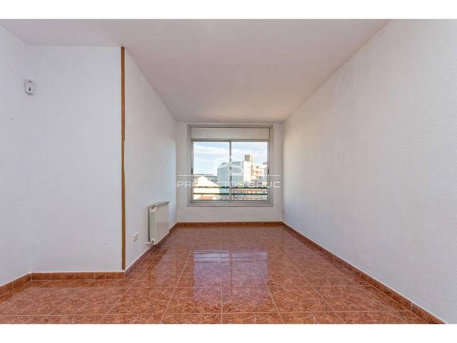 En Terrassa - Piso de 4 habitaciones en venta - Infórmese photo 0