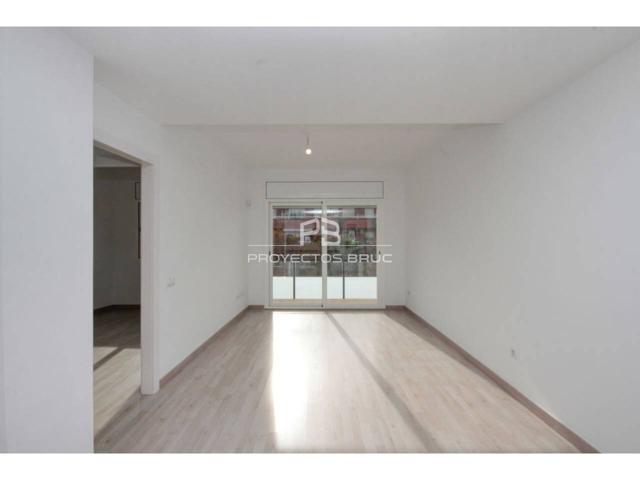 En Terrassa - Precioso Piso con balcón, 2 habitaciones, para entrar a vivir - Infórmese photo 0