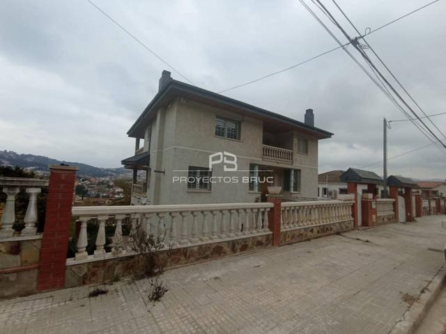 St. Vicenç Horts - Casa ocupada ilegalmente - Infórmese de condiciones photo 0