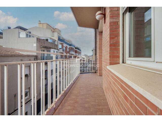Terrassa - Piso amplio de 3 dormitorios con balcón - Infórmese photo 0