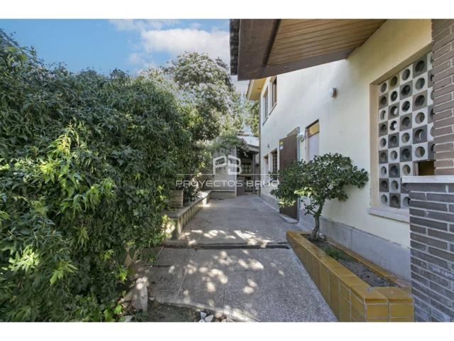 Sant Quintí Mediona (Barcelona) - Torre en venta con jardín y piscina - Infórmese photo 0