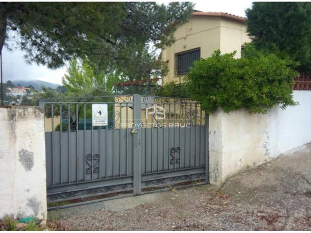 Olesa de Montserrat - Casa ocupada ilegalmente - Infórmese condiciones photo 0