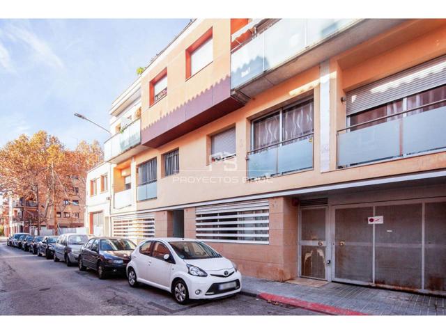 Sabadell - Piso ocupado ilegalmente - Infórmese condiciones photo 0