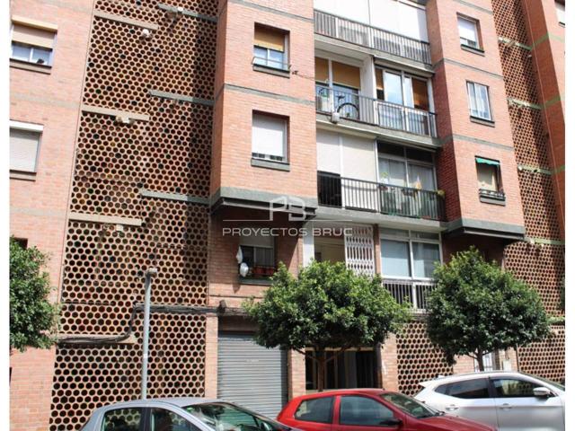 St. Feliu Llobregat - Piso ocupado ilegalmente - Infórmese condiciones photo 0