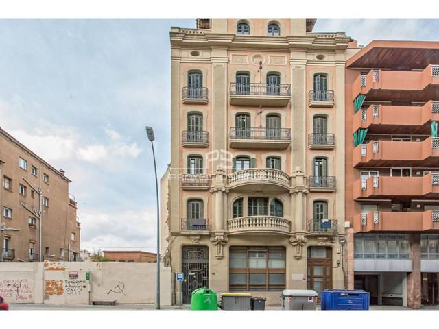 Manresa - Edificio con salas-oficinas, muy céntrico - Infórmese photo 0