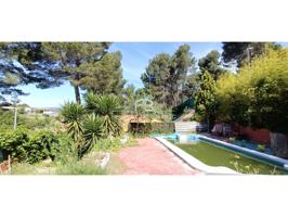 En Canaletes-Cabrera Anoia - Casa con amplio terreno, piscina, muchas posibilidades - Infórmese photo 0
