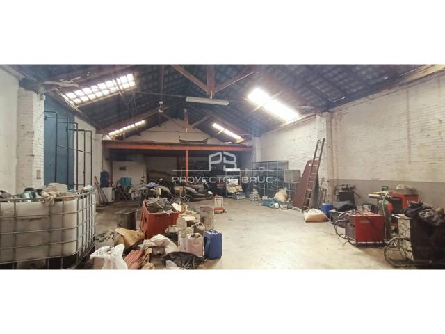 Esparreguera - Nave industrial en planta baja en el Centro del pueblo - Venta photo 0