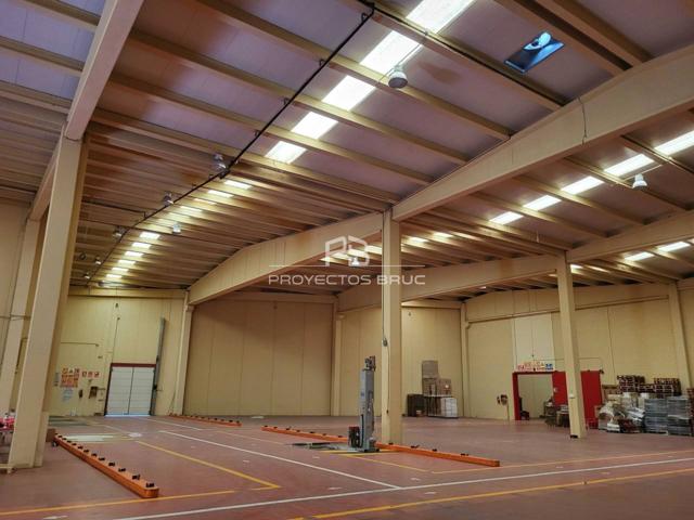 Collbato - Nave Industrial en planta baja con muelles de carga, patio - Alquiler - Infórmese condiciones photo 0