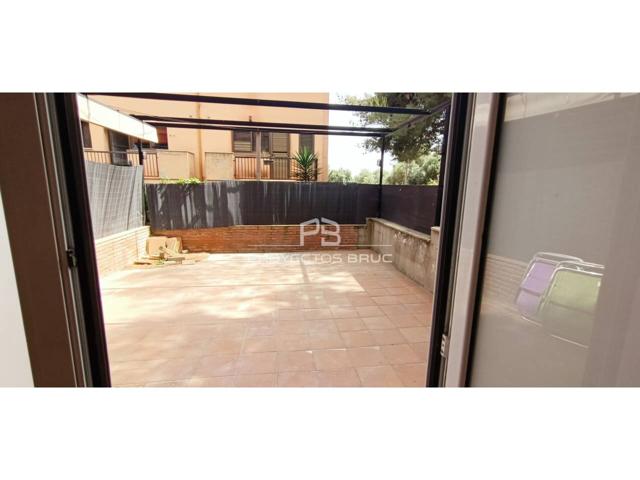 En El Bruc - Casa esquinera, reformada a estrenar, con patio y amplio garaje - Infórmese y Visítela photo 0
