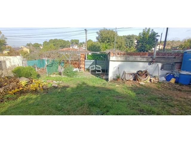 En El Bruc en Montserrat Parc - Terreno con pequeña edificación-almacenaje - Infórmese condiciones photo 0