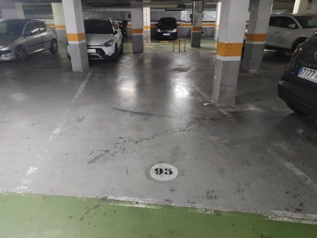 Parking en venta en Girona Capital photo 0